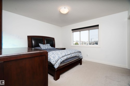 9104 Pear Drive Sw, Edmonton, AB 