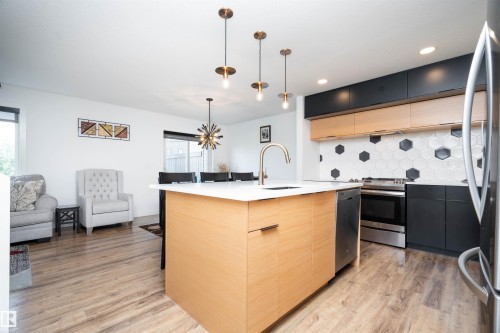 9104 Pear Drive Sw, Edmonton, AB 