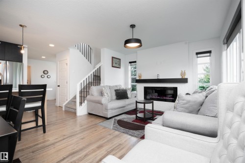 9104 Pear Drive Sw, Edmonton, AB 
