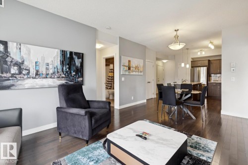 #421 10523 123 St Nw, Edmonton, AB - Indoor Photo Showing Living Room