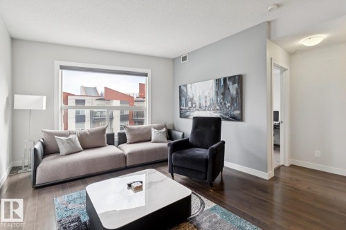#421 10523 123 St Nw, Edmonton, AB - Indoor Photo Showing Living Room