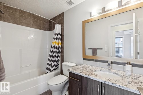 #421 10523 123 St Nw, Edmonton, AB - Indoor Photo Showing Bathroom