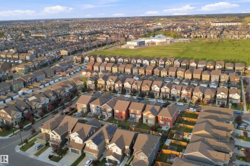 Expansive residential development with consistent architectural styles - 8024 Orchards Green Green Sw, Edmonton, AB 