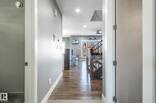 3711 Hummingbird Way Nw, Edmonton, AB 