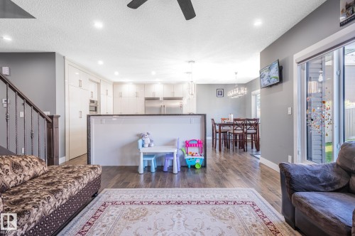 3711 Hummingbird Way Nw, Edmonton, AB 