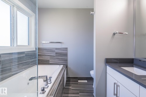 3711 Hummingbird Way Nw, Edmonton, AB 