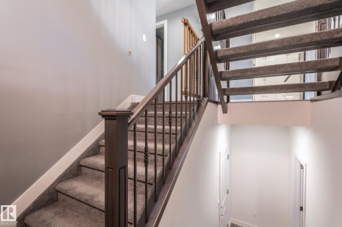 3711 Hummingbird Way Nw, Edmonton, AB 