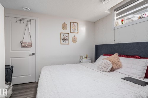 3711 Hummingbird Way Nw, Edmonton, AB 