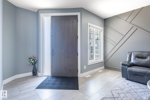 3711 Hummingbird Way Nw, Edmonton, AB 