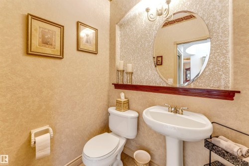 8715 160A Avenue Nw, Edmonton, AB - Indoor Photo Showing Bathroom
