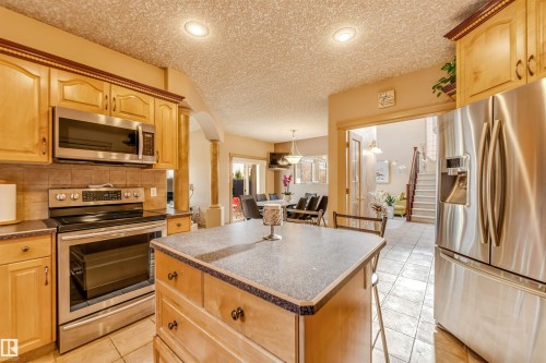 8715 160A Avenue Nw, Edmonton, AB - Indoor Photo Showing Kitchen