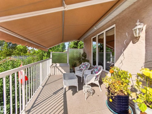 Deck combines master suite and kitchen area - 40 Meadowview Point(E), Sherwood Park, AB 