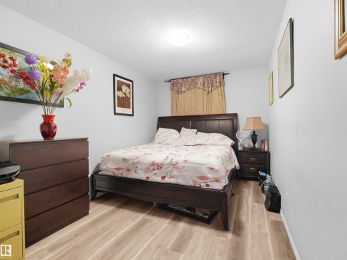 Wood-finish flooring with light-toned walls - 15511 45 Street Nw, Edmonton, AB 