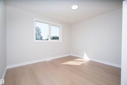 Light-toned wood-finish flooring, white walls, white window trim, and a recessed ceiling light - 904 Knottwood S Nw, Edmonton, AB 