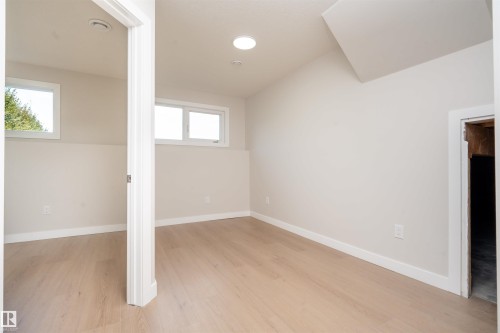 Light wood-finish flooring, recessed lighting, and multiple windows - 904 Knottwood S Nw, Edmonton, AB 