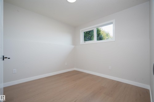 Recessed lighting, light wood-finish flooring, white trim, and a window with white casing - 904 Knottwood S Nw, Edmonton, AB 