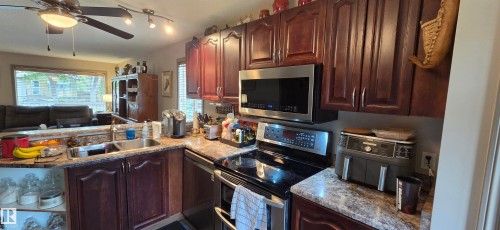 11922 46 Street Nw, Edmonton, AB 