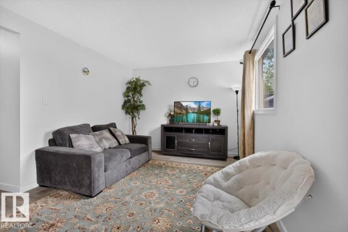 1096 Millbourne Road Nw, Edmonton, AB - Indoor Photo Showing Other Room