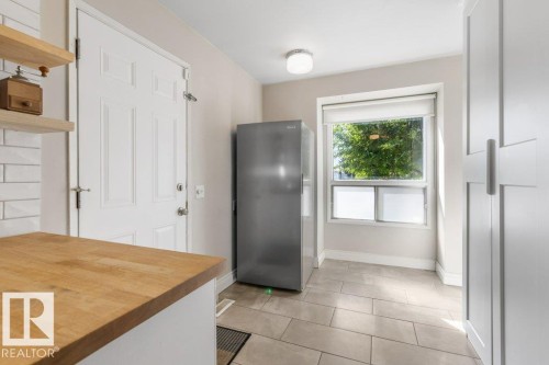 16715 98 Street Nw, Edmonton, AB 
