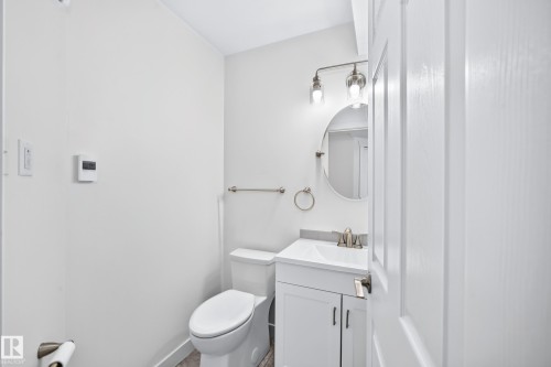 13005 162A Avenue Nw, Edmonton, AB - Indoor Photo Showing Bathroom