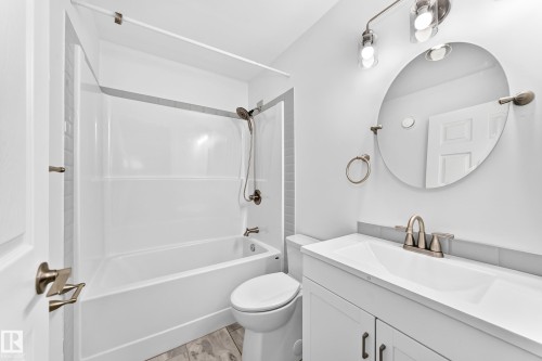 13005 162A Avenue Nw, Edmonton, AB - Indoor Photo Showing Bathroom