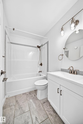 13005 162A Avenue Nw, Edmonton, AB - Indoor Photo Showing Bathroom