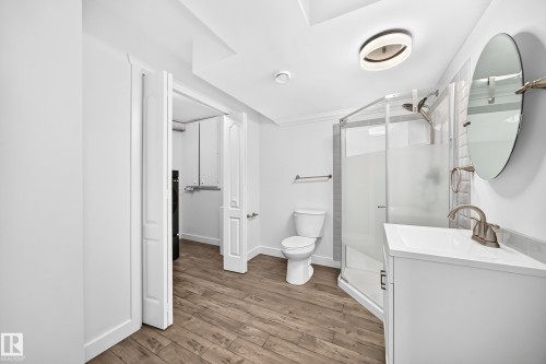 13005 162A Avenue Nw, Edmonton, AB - Indoor Photo Showing Bathroom