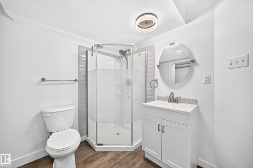 13005 162A Avenue Nw, Edmonton, AB - Indoor Photo Showing Bathroom