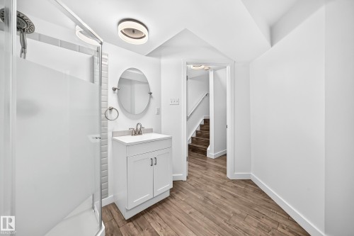 13005 162A Avenue Nw, Edmonton, AB - Indoor Photo Showing Bathroom