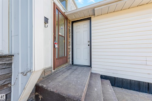 1768 48A Street Nw, Edmonton, AB 