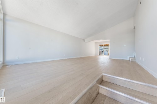 1768 48A Street Nw, Edmonton, AB 