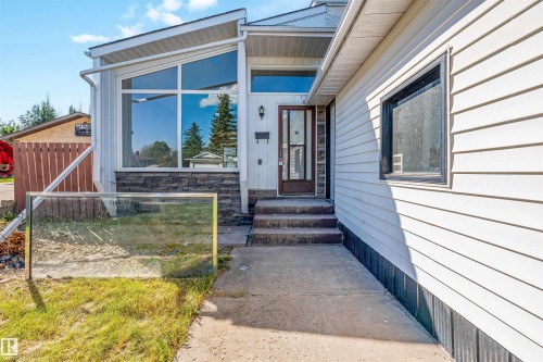 1768 48A Street Nw, Edmonton, AB 