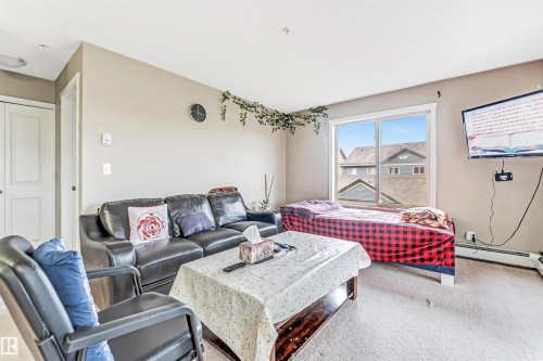 Neutral-toned walls and carpeted flooring - #225 111 Watt Cm Sw, Edmonton, AB 