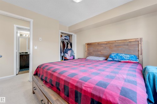 Neutral-toned walls complement the carpeted flooring - #225 111 Watt Cm Sw, Edmonton, AB 