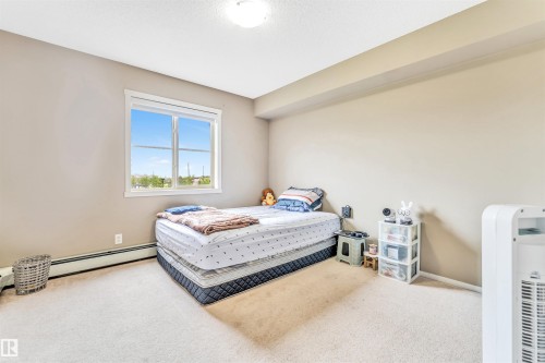 Recessed ceiling light, wall-to-wall carpeting, and a window with white trim - #225 111 Watt Cm Sw, Edmonton, AB 