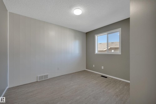32 Meadowview Drive, Leduc, AB 