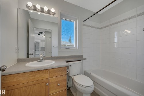 32 Meadowview Drive, Leduc, AB 