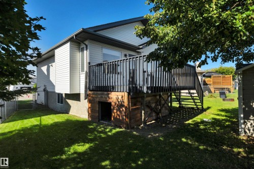 32 Meadowview Drive, Leduc, AB 