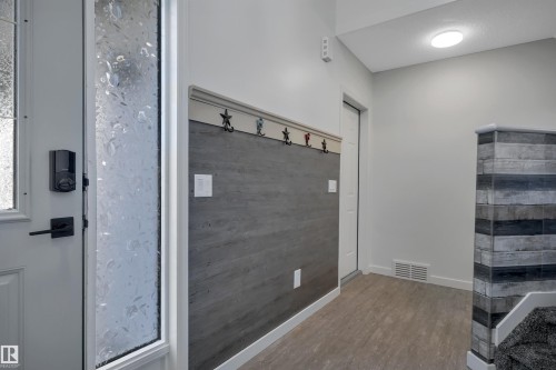 32 Meadowview Drive, Leduc, AB 