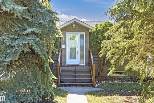 4207 114 Avenue NW  Edmonton, AB T5W 0T1