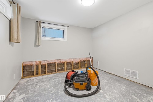 4207 114 Avenue Nw, Edmonton, AB 