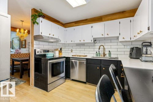 60 Greenfield Estates, St. Albert, AB - Indoor Photo Showing Kitchen