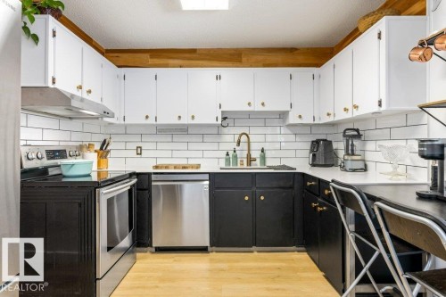 60 Greenfield Estates, St. Albert, AB - Indoor Photo Showing Kitchen