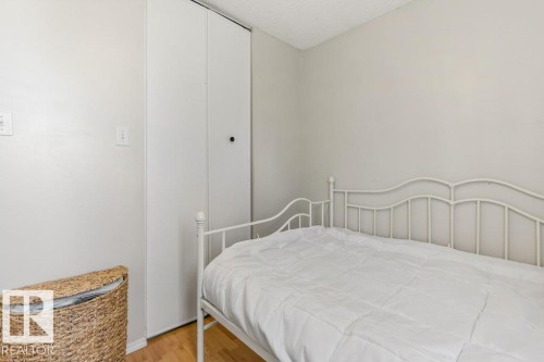 60 Greenfield Estates, St. Albert, AB - Indoor Photo Showing Bedroom