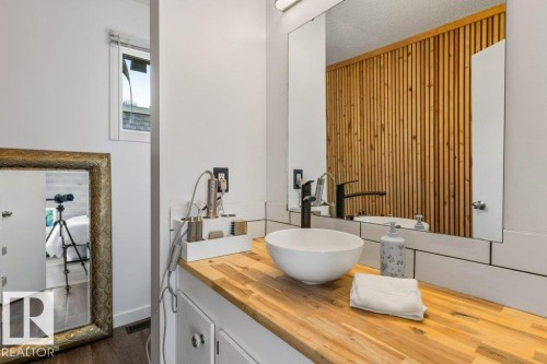 60 Greenfield Estates, St. Albert, AB - Indoor Photo Showing Bathroom