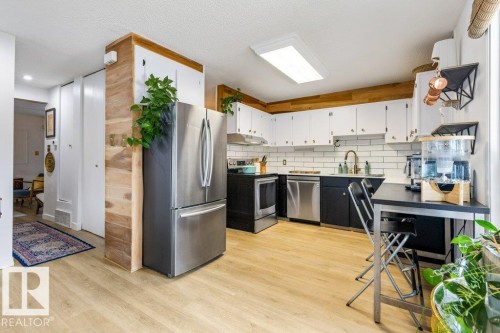 60 Greenfield Estates, St. Albert, AB - Indoor Photo Showing Kitchen