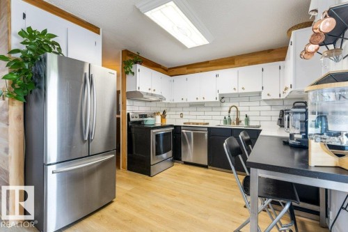 60 Greenfield Estates, St. Albert, AB - Indoor Photo Showing Other Room