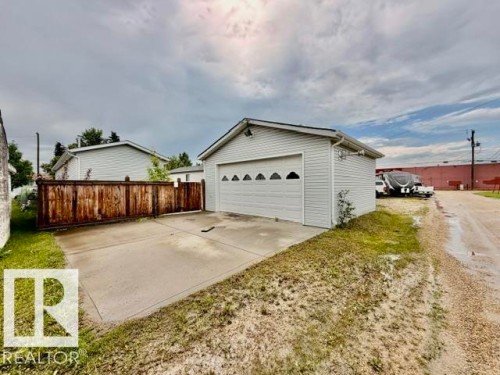 4810 48 Avenue, Wetaskiwin, AB 