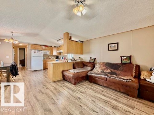 4810 48 Avenue, Wetaskiwin, AB 