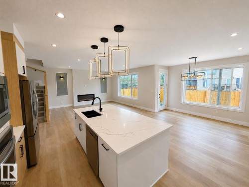 16 Middleton Close, Leduc, AB - Indoor Photo Showing Kitchen With Upgraded Kitchen